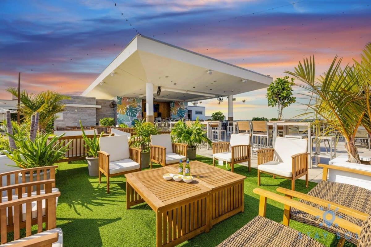 Tropical Oasis - Rooftop Pool- Near Beach - Gym Hollywood Luaran gambar